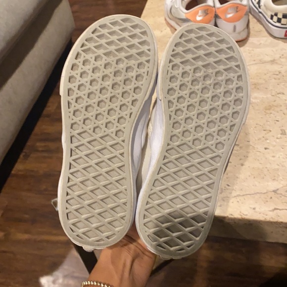 White vans - Picture 4 of 4
